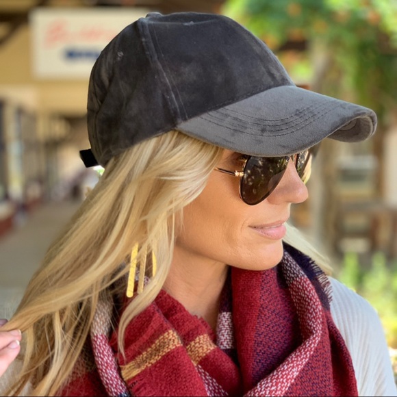 ✨RESTOCKED✨Gray Velvet Baseball Cap - Picture 3 of 7